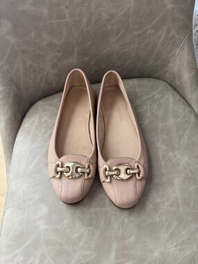 AEROSOLES Blush Pink Leather Ballet Flats with Gold Chain